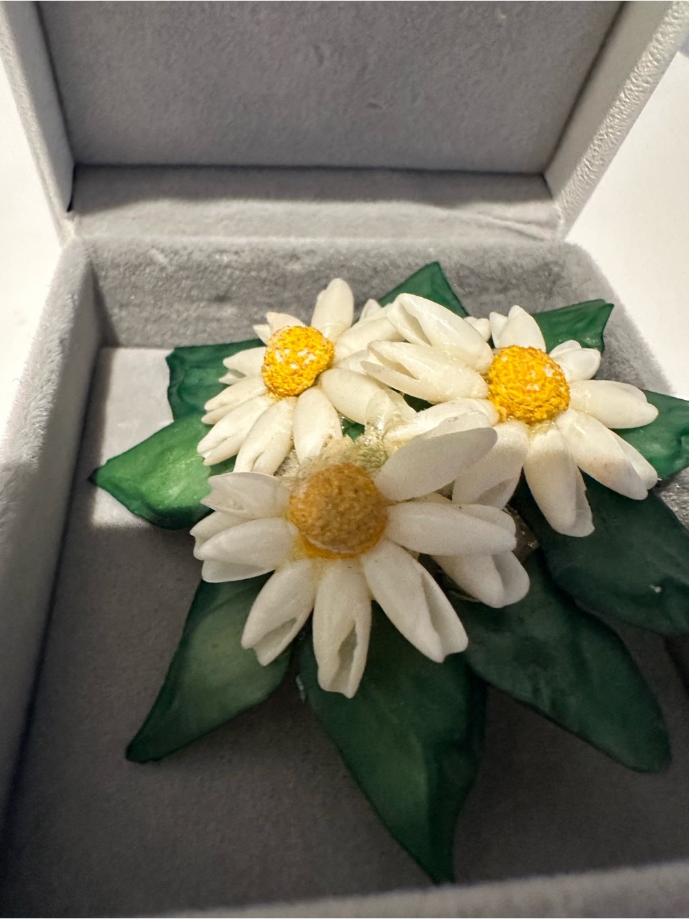 Vintage 1960’s Daisy 🌼 flower Brooch
